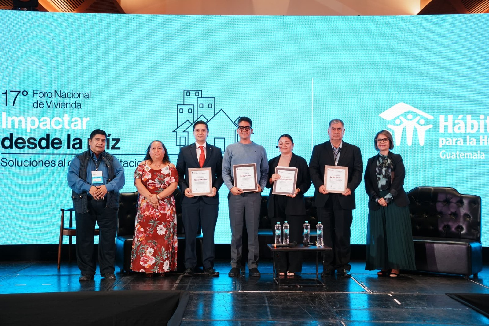 Reconocimientos entregados en el foro 2025